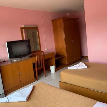 Pat Place Aparthotel Chiang Mai Esterno foto