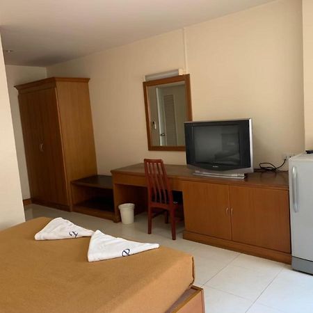 Pat Place Aparthotel Chiang Mai Esterno foto