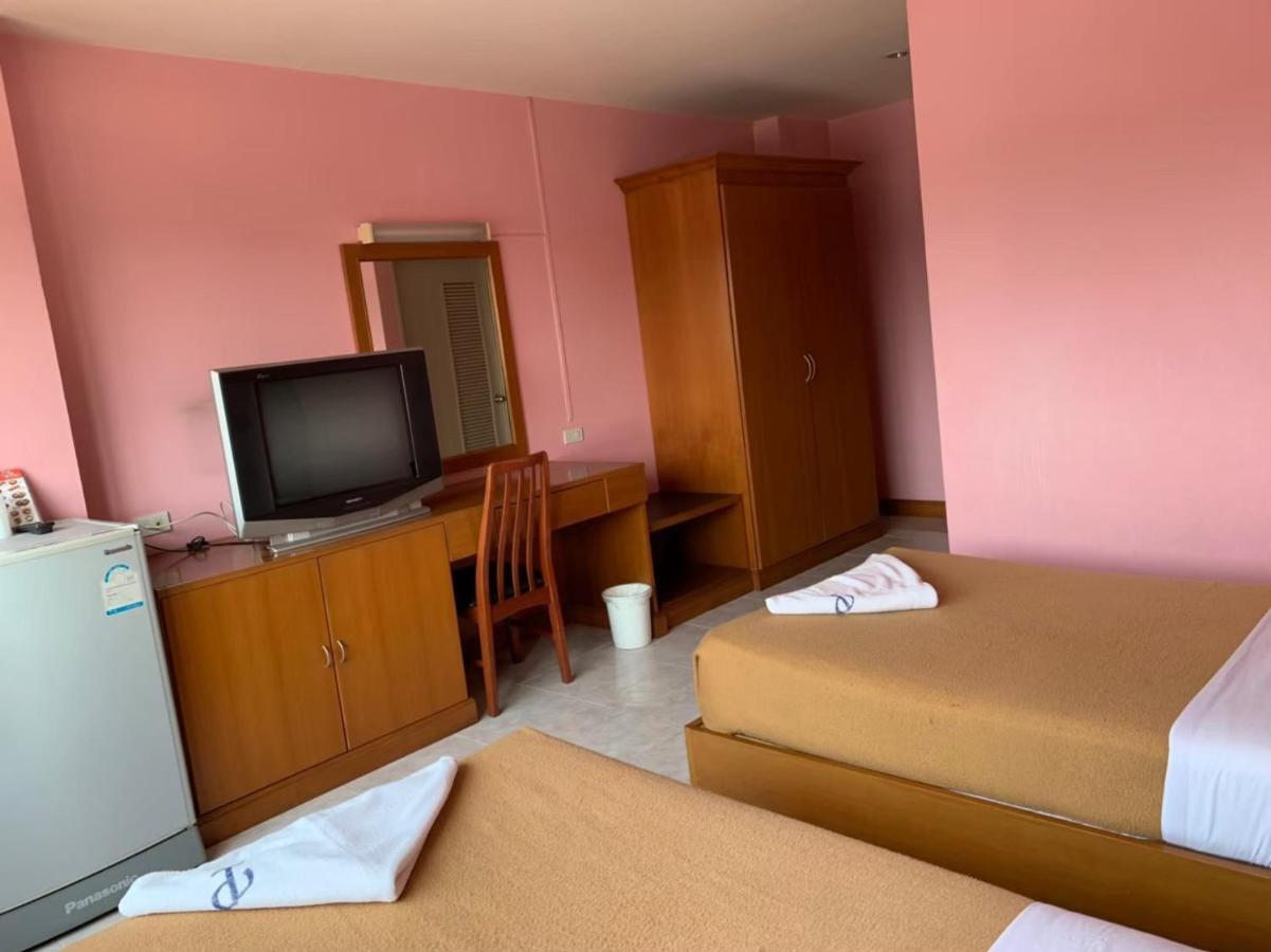Pat Place Aparthotel Chiang Mai Esterno foto