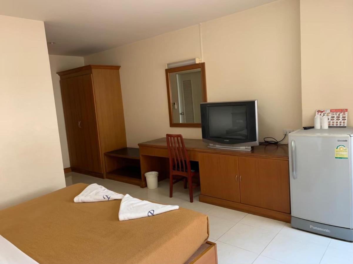 Pat Place Aparthotel Chiang Mai Esterno foto