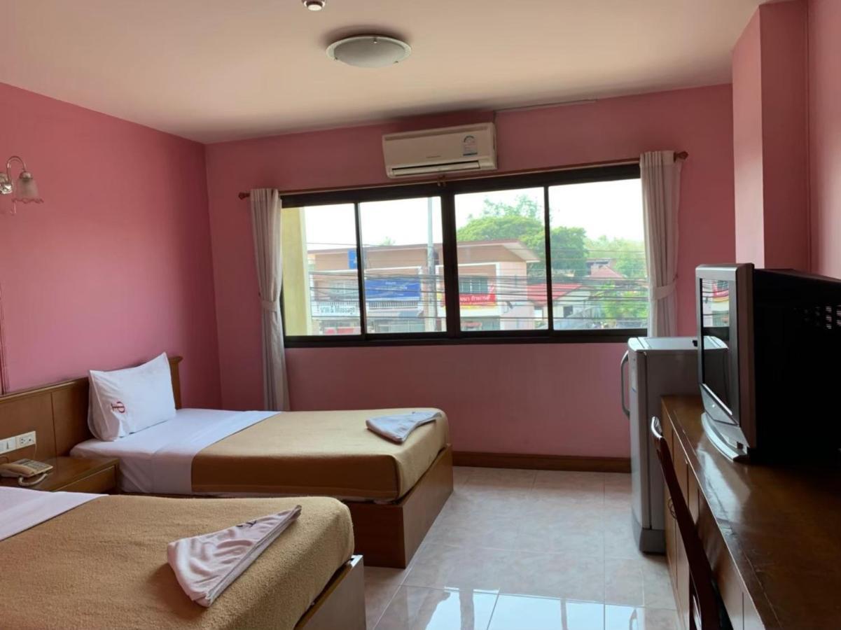 Pat Place Aparthotel Chiang Mai Esterno foto